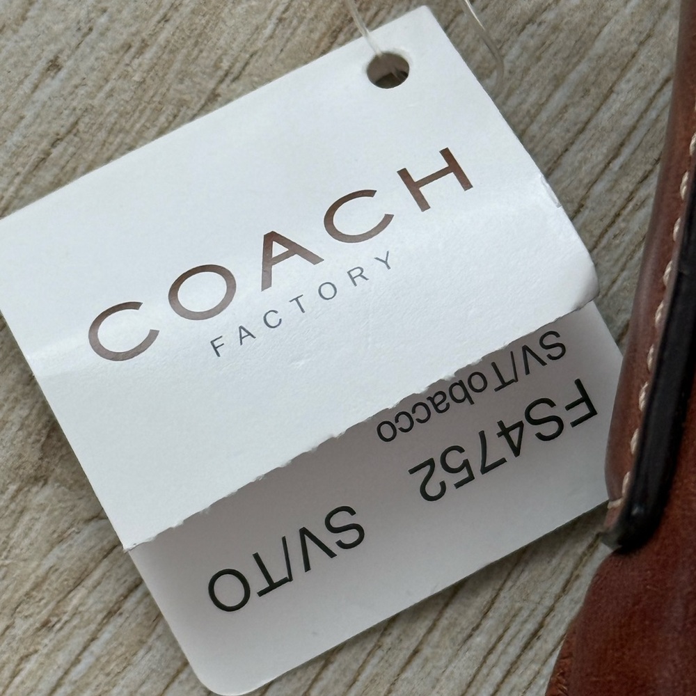 Coach Hampton Swing Pack - Picture 4 of 8